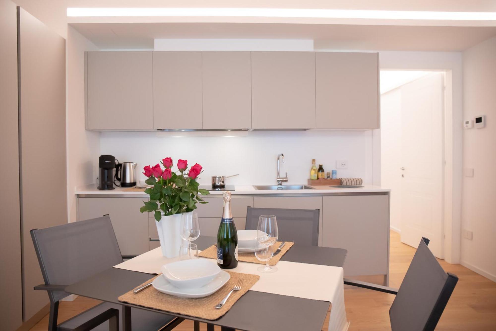 Romantic White Apartment - 5 Minutes From The Lake Como Exterior foto