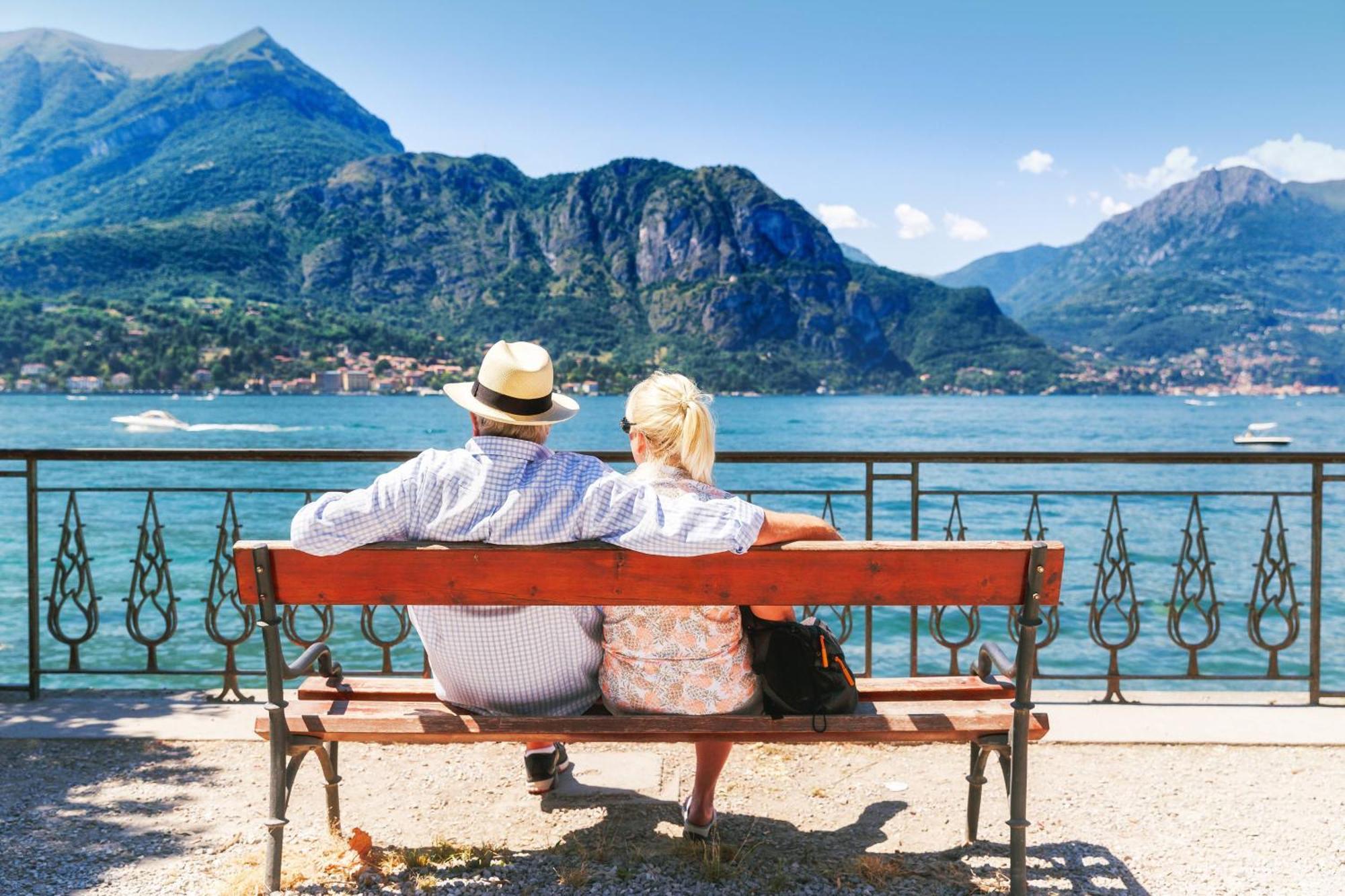 Romantic White Apartment - 5 Minutes From The Lake Como Exterior foto