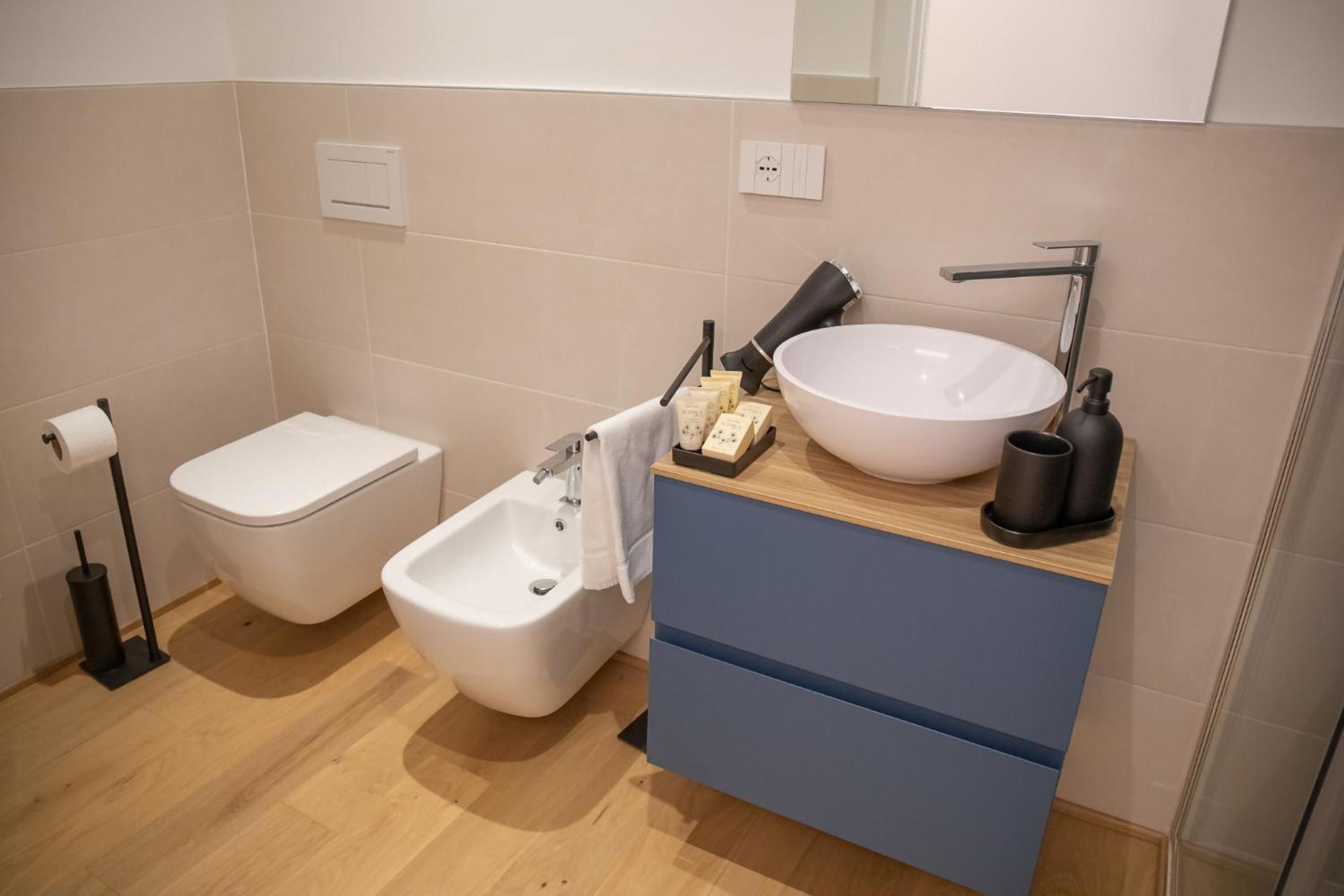 Romantic White Apartment - 5 Minutes From The Lake Como Exterior foto
