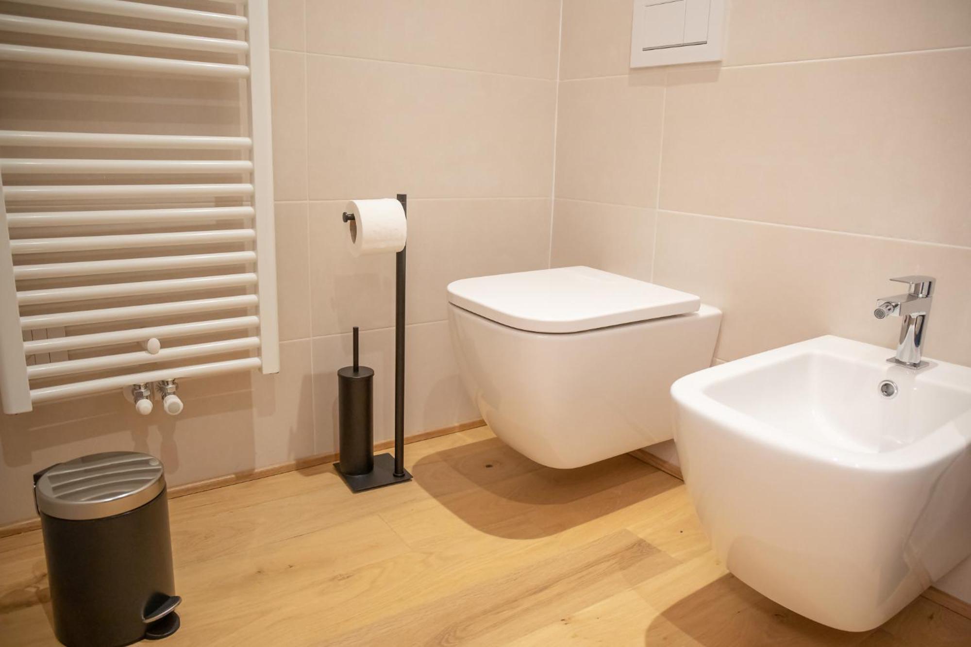 Romantic White Apartment - 5 Minutes From The Lake Como Exterior foto