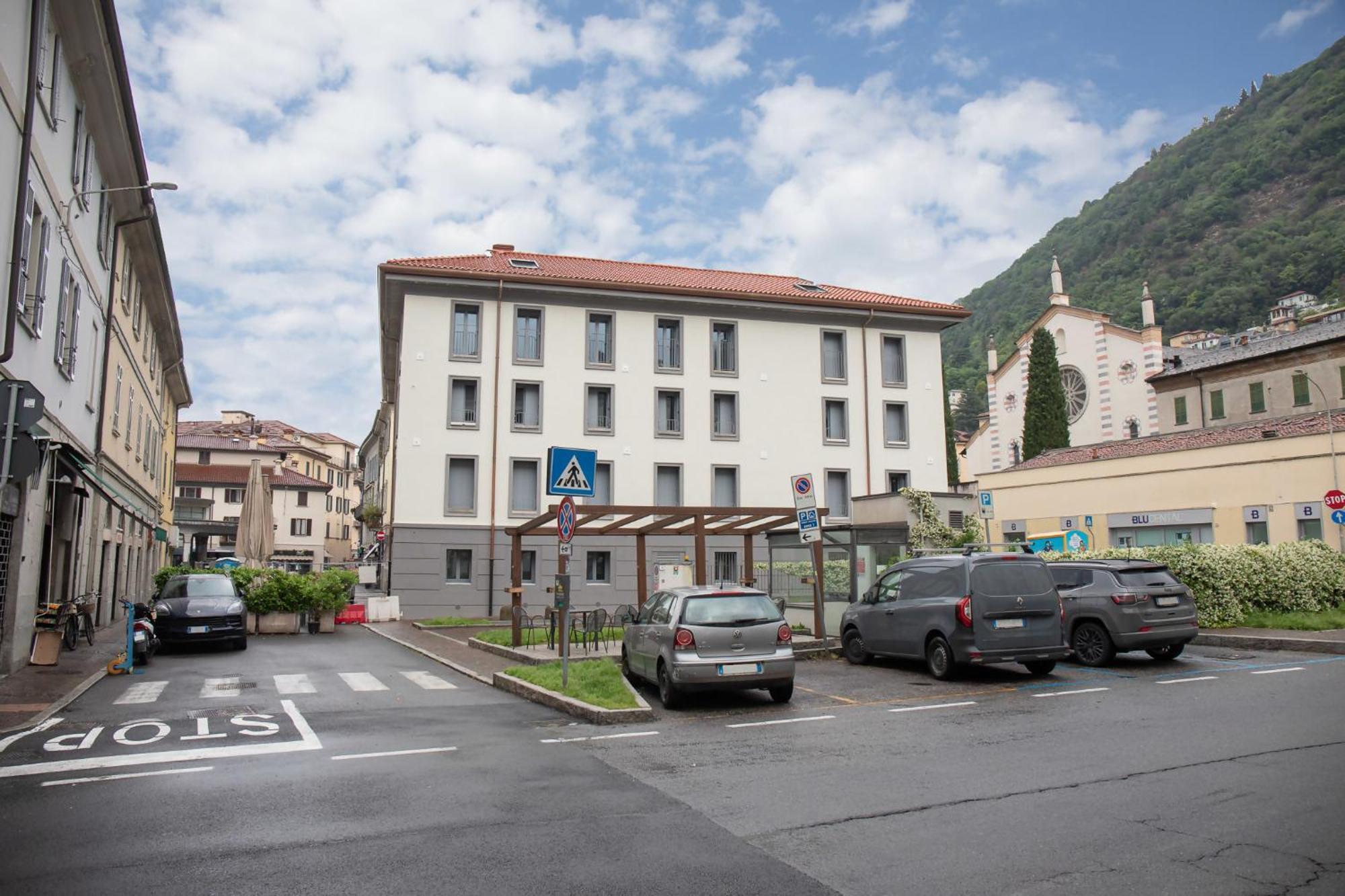 Romantic White Apartment - 5 Minutes From The Lake Como Exterior foto