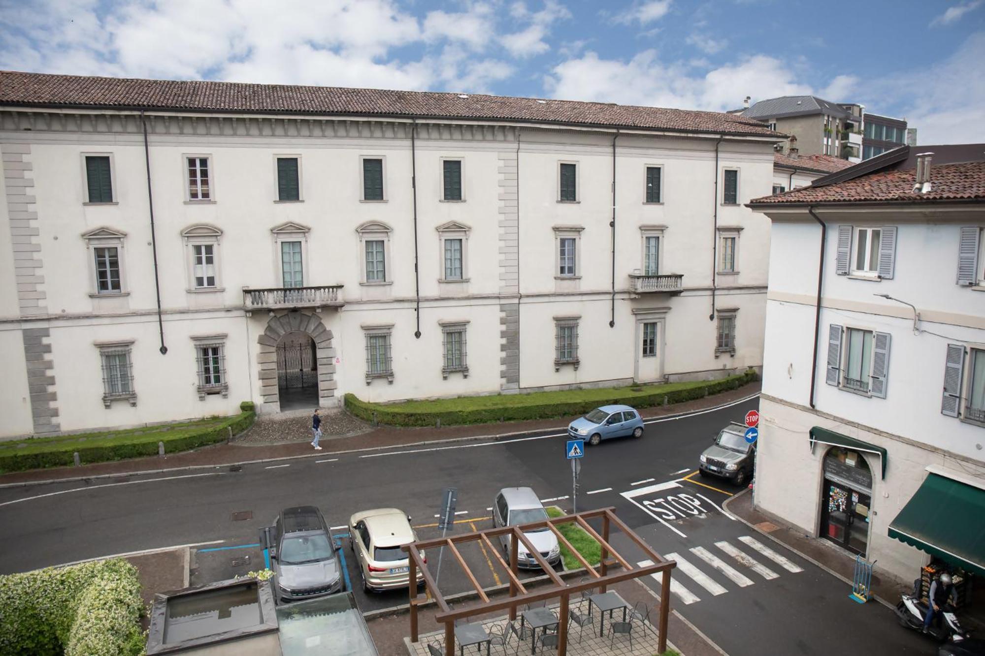 Romantic White Apartment - 5 Minutes From The Lake Como Exterior foto